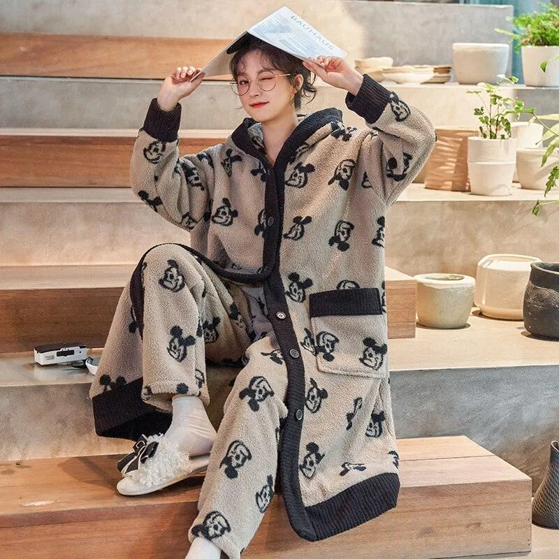 Cozy Elegance: Plush Coral Velvet Women's Bathrobe for Winter Relaxation